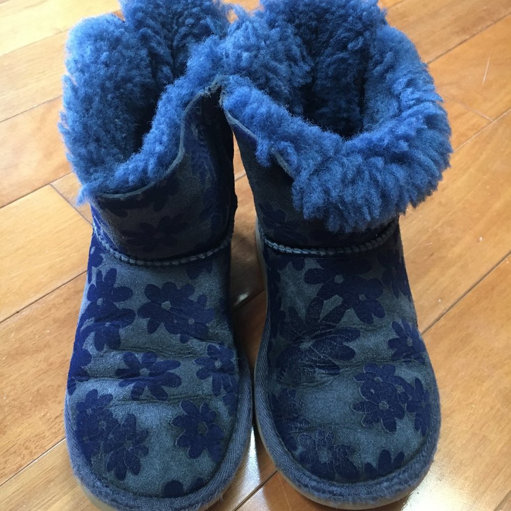 Ugg Mini Bailey Bow Flowers Girl's Boots size 12